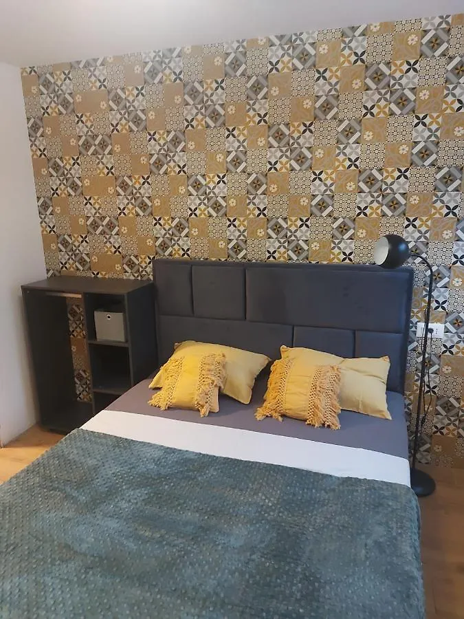 Sweet Little Studio Apartment Σπλιτ