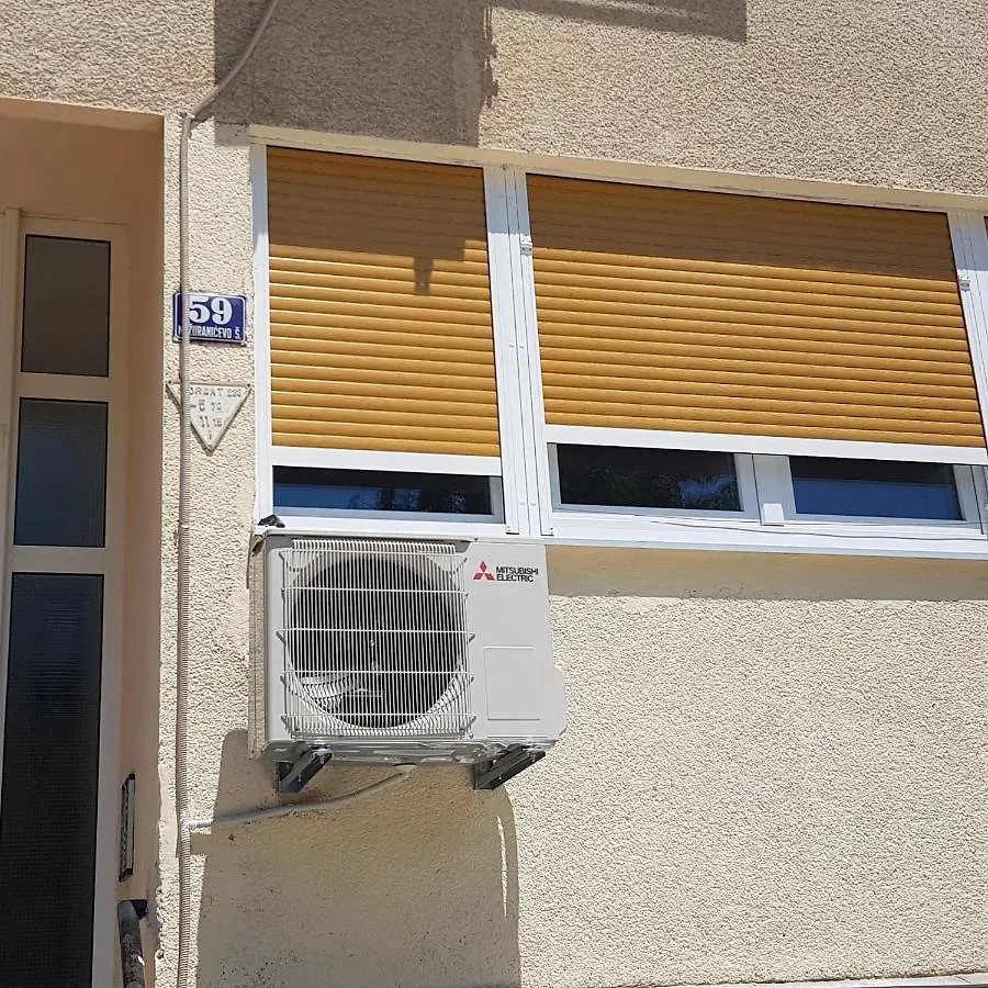 Sweet Little Studio Apartment Σπλιτ